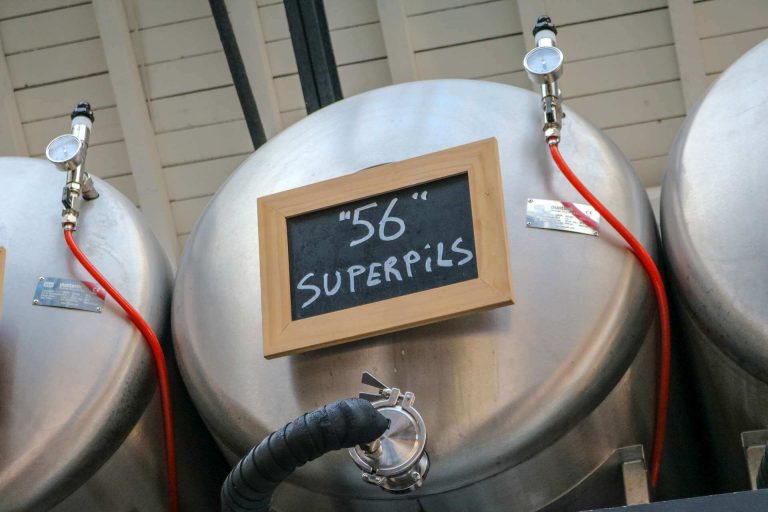 Tank met vers Remise 56 Superpils bier